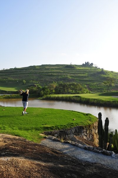 Abschlag vom Loch 16 in Vista Verde Golfclub