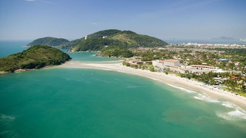 Strand Pernambuco auf der Insel Guaruja